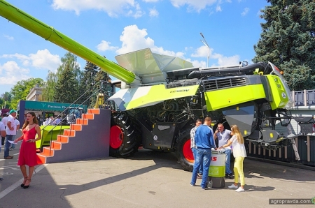 На рынке Украины представили комбайн Claas Lexion нового поколения