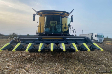 Новенький комбайн New Holland CR8.90 запрацював на Вінниччині