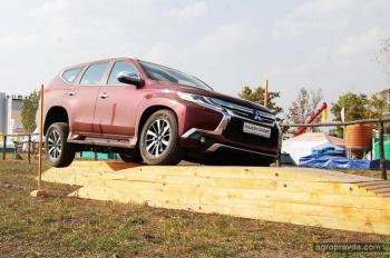 На агровыставке в Кропивницком представили сотню автомобилей для фермеров