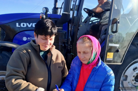 Підприємство агрохолдинга закупило партію тракторів LOVOL