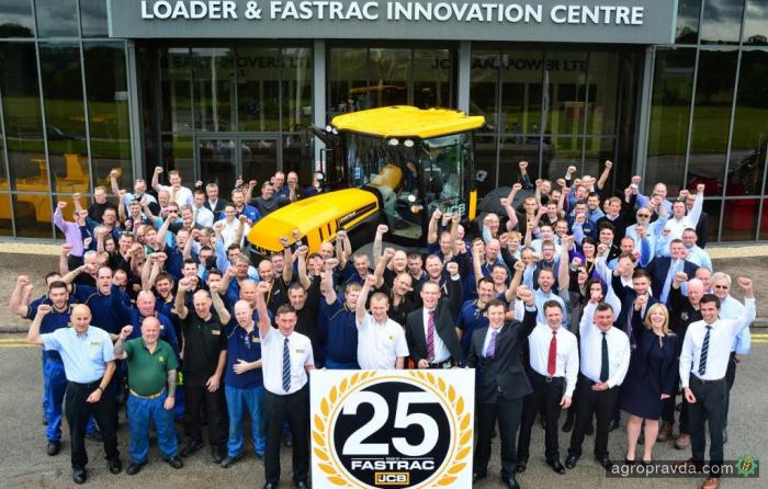 JCB празднует 25-летие производства Fastrac 