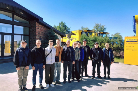 Майбутнім аграріям продемонстрували роботу техніки New Holland в Україні