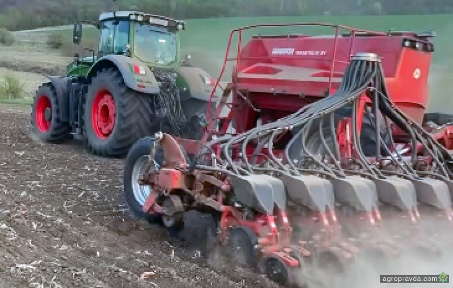 Як працюють в парі сіялка HORSCH Maestro 31 SV та трактор Fendt 1038 Як працюють в парі сіялка HORSCH Maestro 31 SV та трактор Fendt 1038