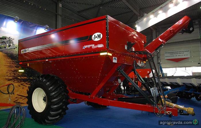 Новый зерновой прицеп J&M GC24t-1 – уже в Украине