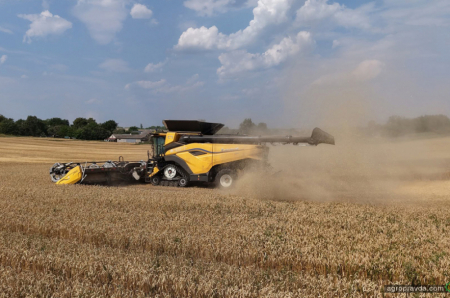 В Україні продовжуються навчання по флагманському комбайну New Holland CR11