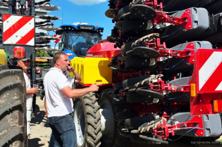 «АБА «Астра» представила аграріям лінійку високопродуктивної техніки HORSCH