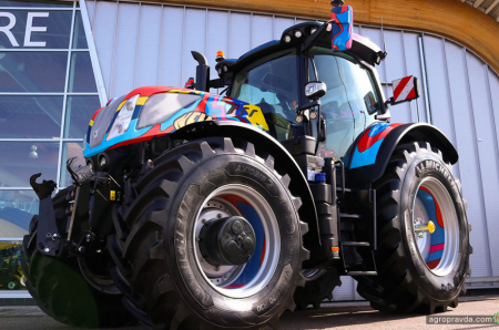Завод New Holland відзначив ювілей спеціальним випуском трактора