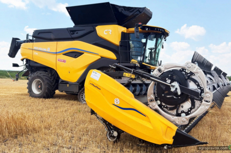 Ще один New Holland CR11 вже працює на полях Вінничини