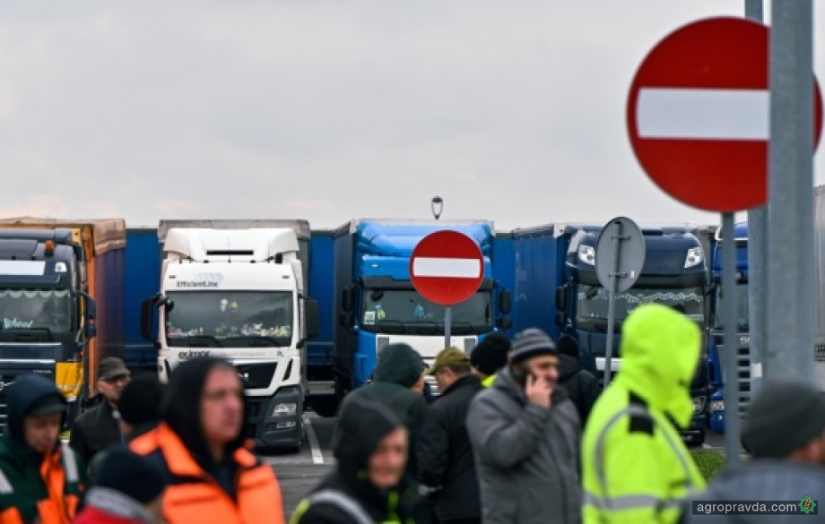 Три пункти пропуску з Польщі досі заблоковані - у чергах на в'їзд стоять 2600 фур