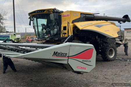 Ідеальний дует для збору соняшнику: New Holland CX8.80 + жниварка Maizco GXIII