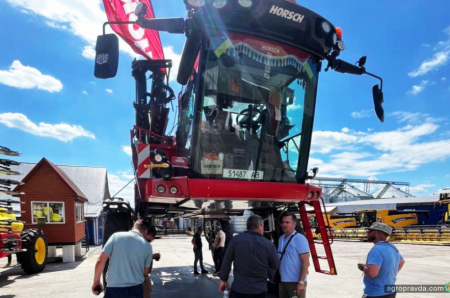 «АБА «Астра» представила аграріям лінійку високопродуктивної техніки HORSCH