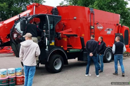 На Тернопільщині представили самохідний кормозмішувач KUHN SPW
