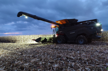 Комбайн Fendt IDEAL 8 відпрацював по кукурузі на Київщині