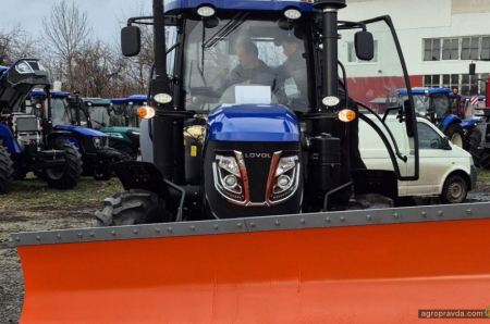 Через снігопади господарства закуповують трактори LOVOL з комунальним обладнанням