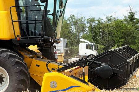 Комбайн New Holland CR7.90 відкрив сезон жнив у господарстві на Кіровоградщині