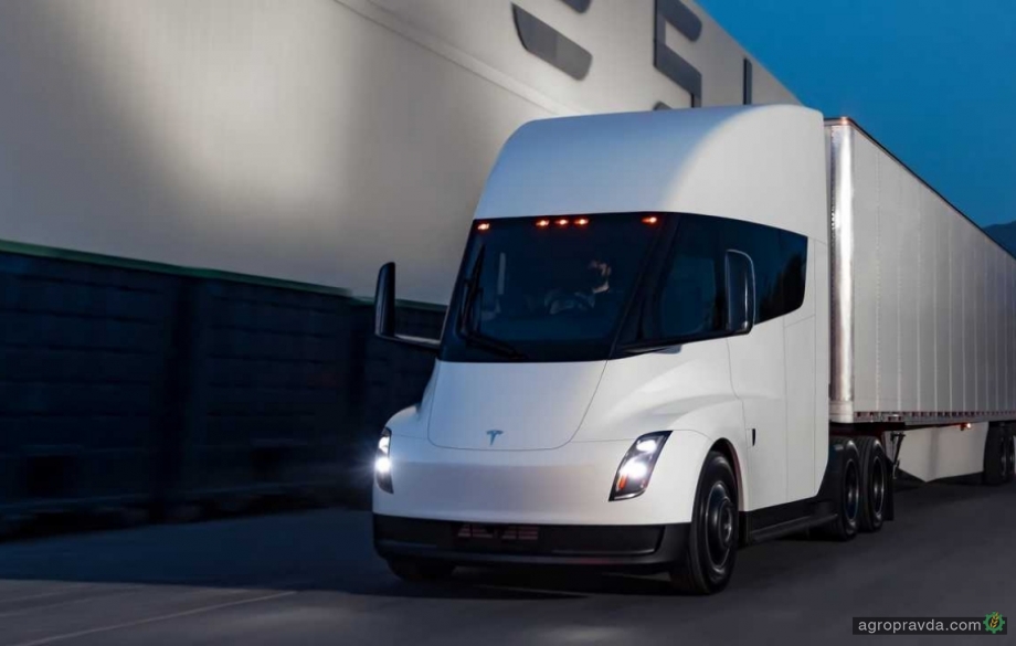 «Сільпо» попросила у Ілона Маска електровантажівки Tesla Semi
