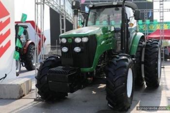 Китайцы продолжают клонировать трактора. Фото