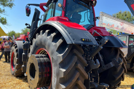 В Україні представили новий флагманський трактор Valtra S416