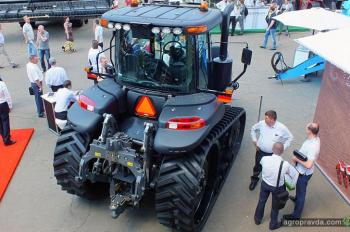 В Украине представлен новый гусеничный трактор Challenger E