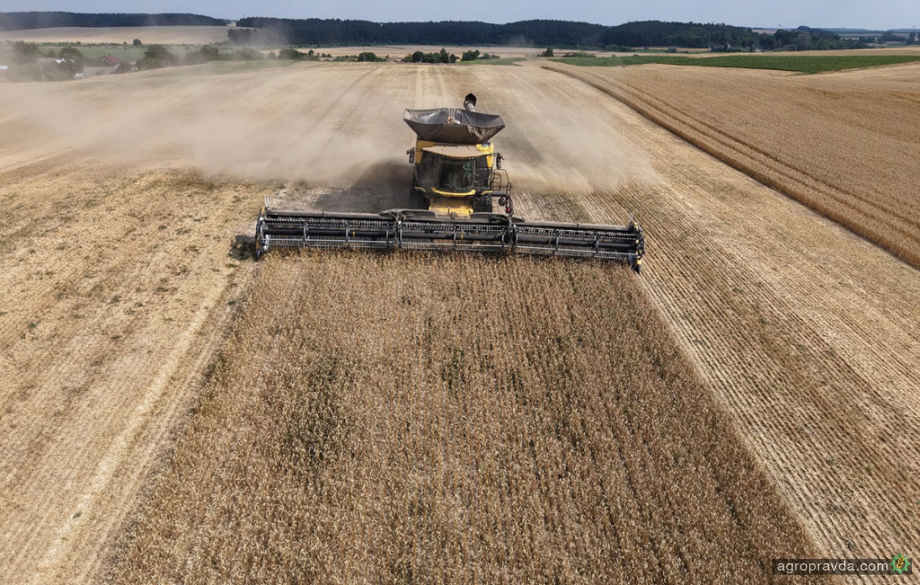 В Україні продовжуються навчання по флагманському комбайну New Holland CR11